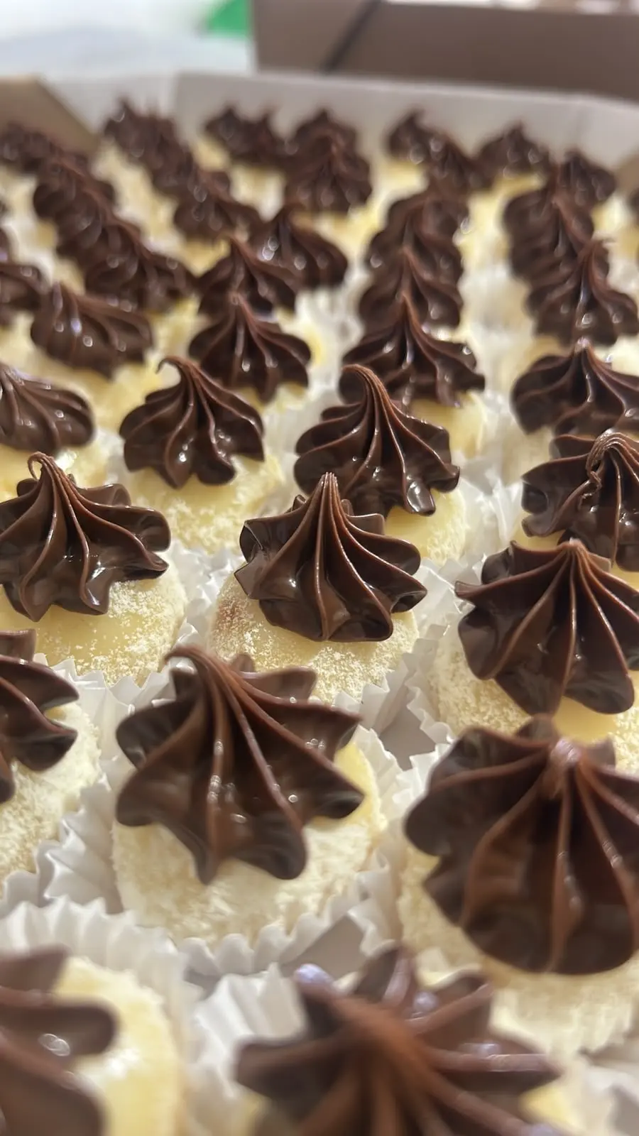 Docinhos de leite Ninho com Nutella em forminhas